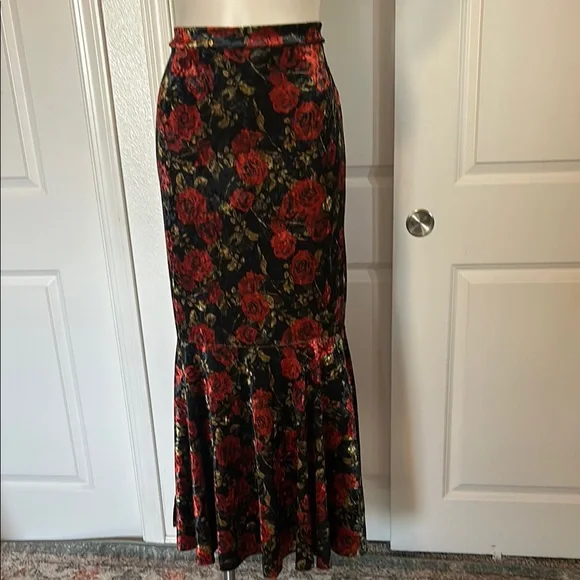 Floral Black and Red Women's Skirt - Picture 1 of 9